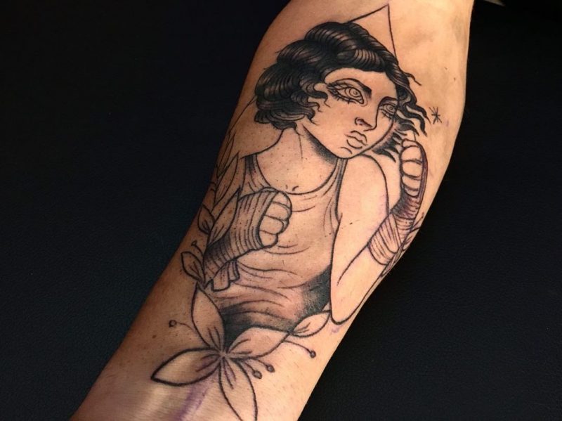 Tatuajes de Artes Marciales Mixtas (MMA) 16 Tatuaje de mujer boxeadora