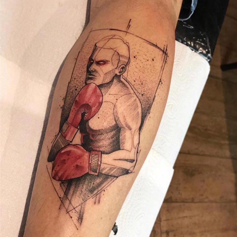 Pugilista tatuado al estilo minimalista