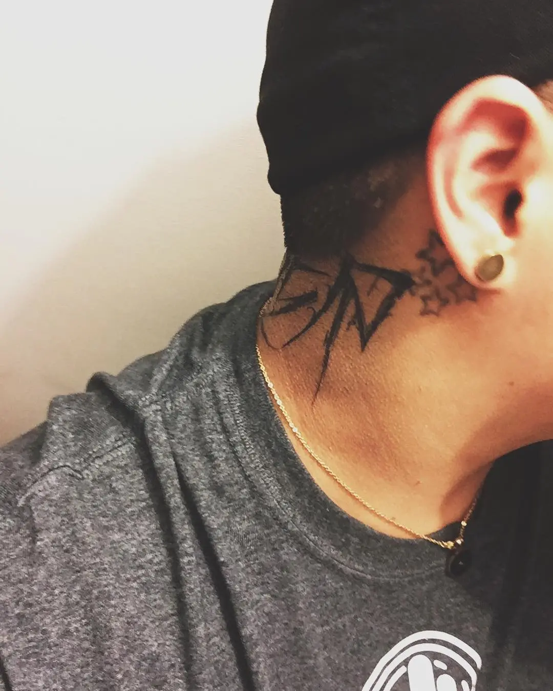 Galerías de Tatuajes Increíbles 11 Araceli L. Villalva chely 2019.03.22 My neck is starting to look pretty empty 🤔 necktattoo neck tattoos