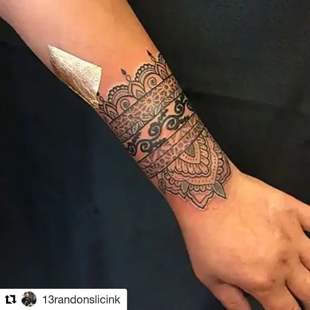Galerías de Tatuajes Increíbles 4 Atomic Tattoos Dr. Phillips 2019.03.07 Custom geometric cuff by @13randonslicink ・・・ May you recognize the divinity wi