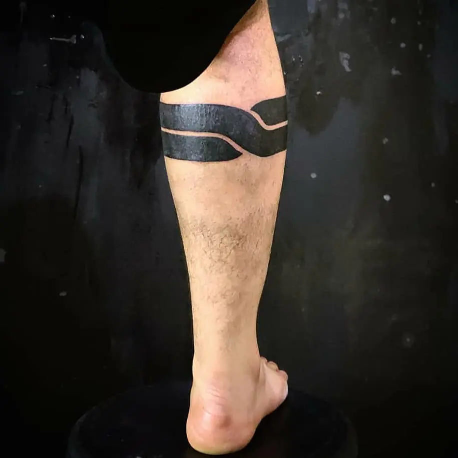 Galerías de Tatuajes Increíbles 13 Chetana V.🤓 2019.03.19 2 of 2 bandtattoo calftattoo bold thick simpletattoo