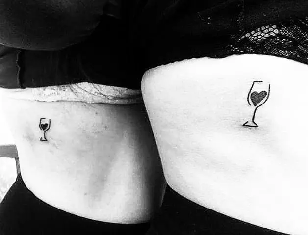 Galerías de Tatuajes Increíbles 5 Giiingercat 2019.04.19 Vinecko pro dve kamojdy 🖤🍷🍷 tattoo tattooidea tattoodesign brno blackwor
