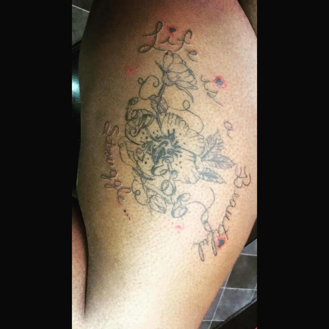 Galerías de Tatuajes Increíbles 6 Glenna Ernese ✨ 2019.03.21 1 of 2 Date Night 🥰 • • • Life Is a Beautiful Struggle. ❤️ 90s Baby. 💪🏽 • • • @ 1