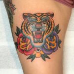 tattoo en el muslo