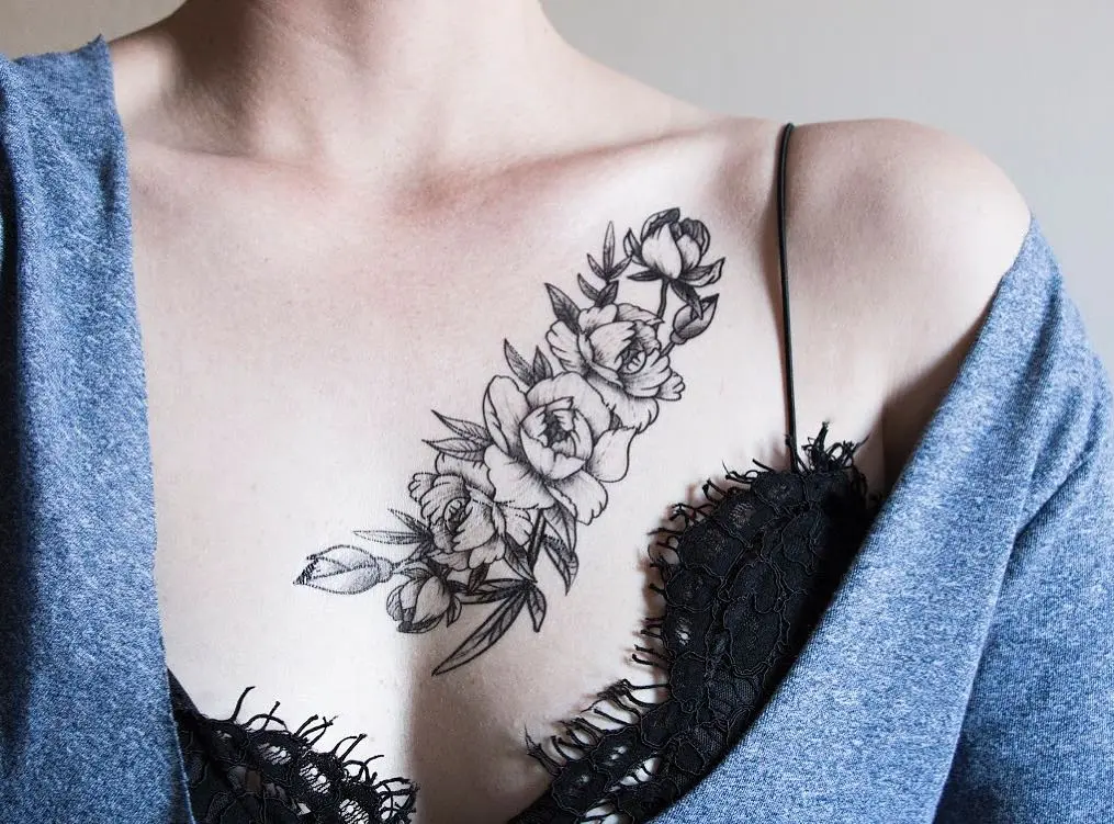 Galerías de Tatuajes Increíbles 31 Julie R 2019.01.29 Who says you need clunky jewelry to accessorize 🤩 Our glorious floral tattoos