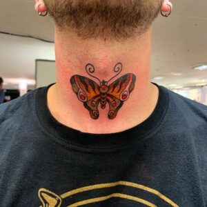 tatuajes en el cuello