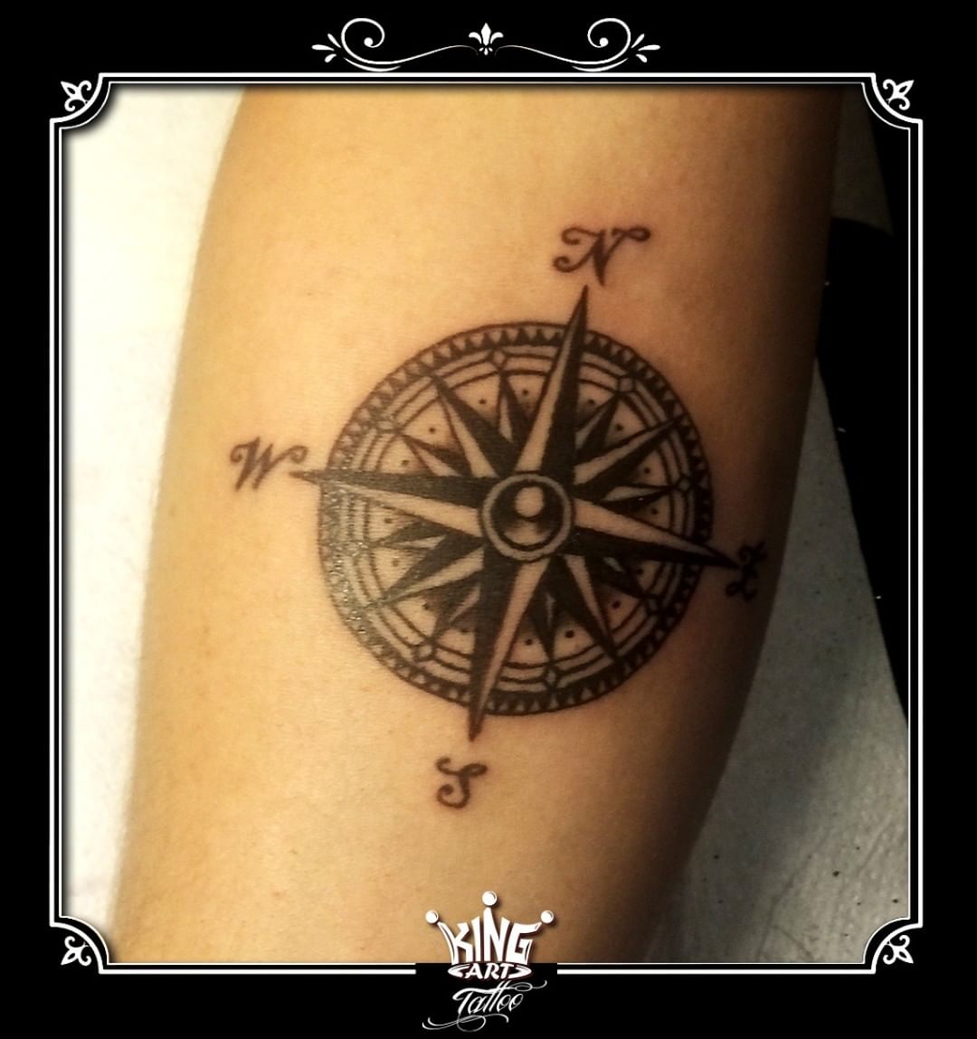 90 Fantastic Compass Tattoos 6 brújula tattoo