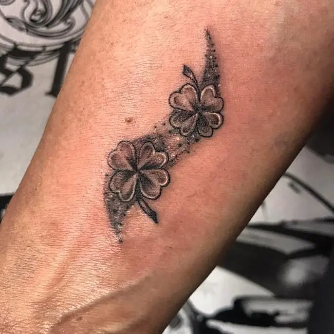 Galerías de Tatuajes Increíbles 73 🖤𝕮𝖆𝖗𝖔𝖑𝖎𝖓𝖆 𝕳𝖊𝖗𝖓𝖆𝖓𝖉𝖊𝖟🖤 2020.07.25 Y para la buena suerte 🍀✒️ tatuajespequeñosydelicados tatuajespequeños tr