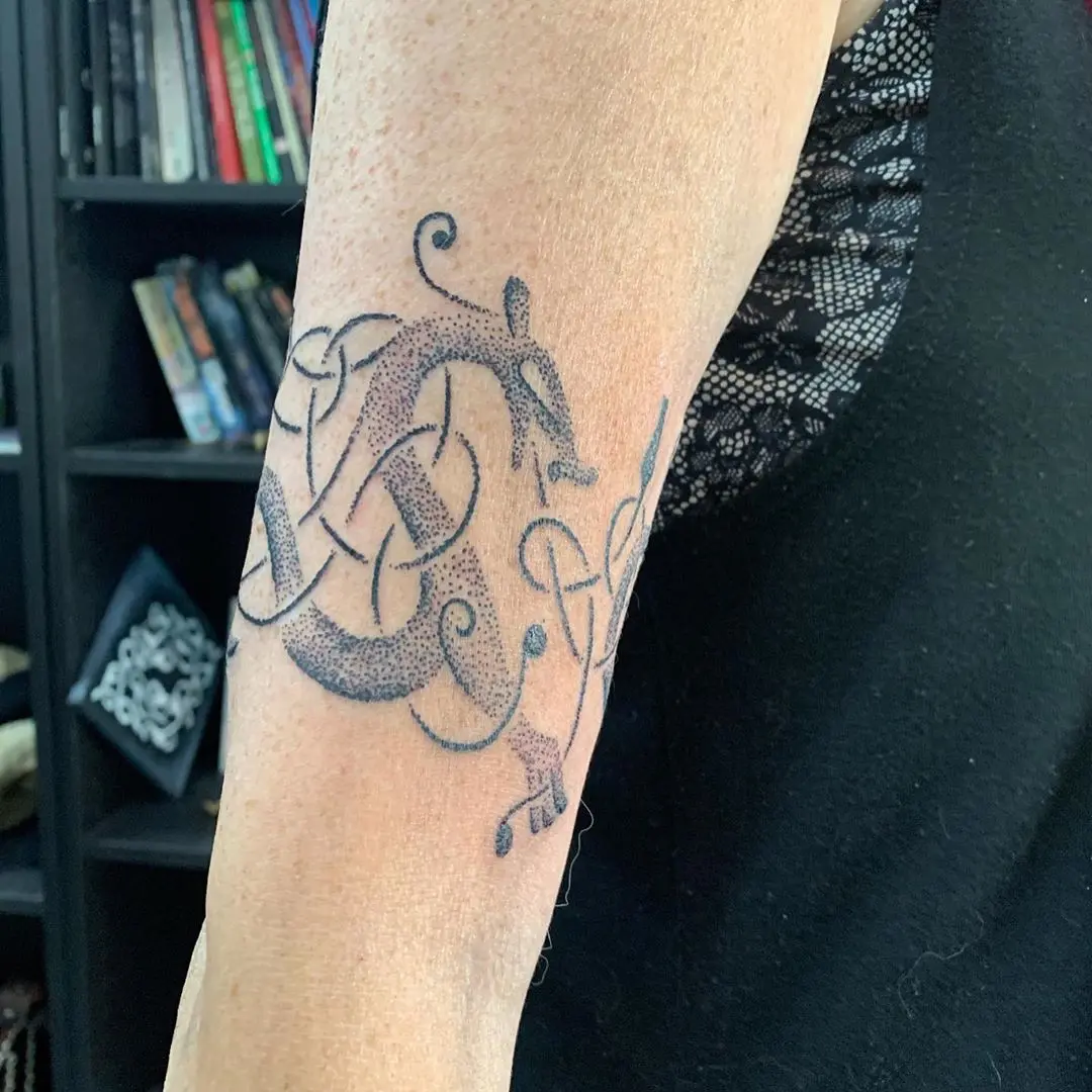 Galerías de Tatuajes Increíbles 6 2020.08.06 1 of 3 I’m so happy with this beautiful piece by @sacred knot tattoo. Thanks so much Se