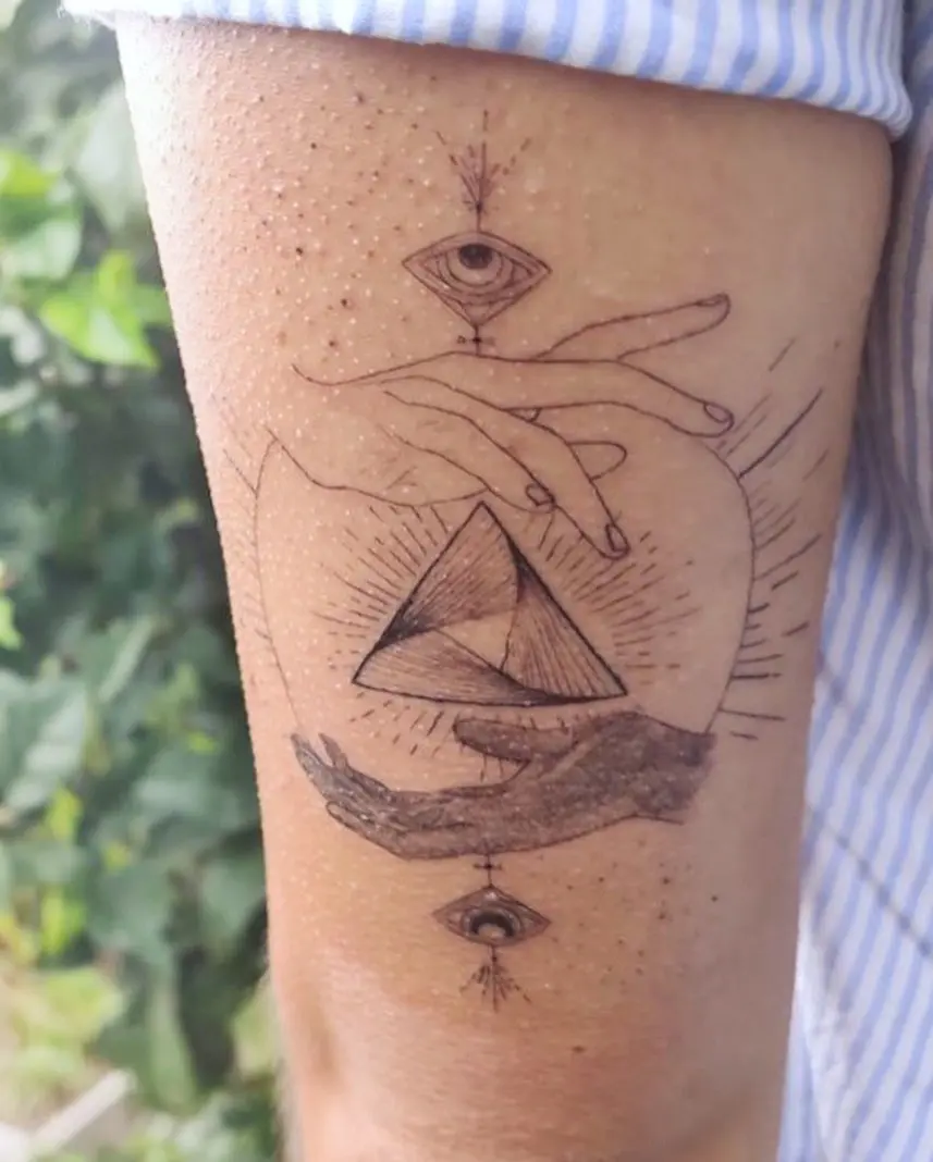 Galerías de Tatuajes Increíbles 11 Adrian Leon Tattoo 2020.08.02 2 of 2 Tatu para la @andreahygge eres una grande 🥰 yingyangs por todos lados niño J