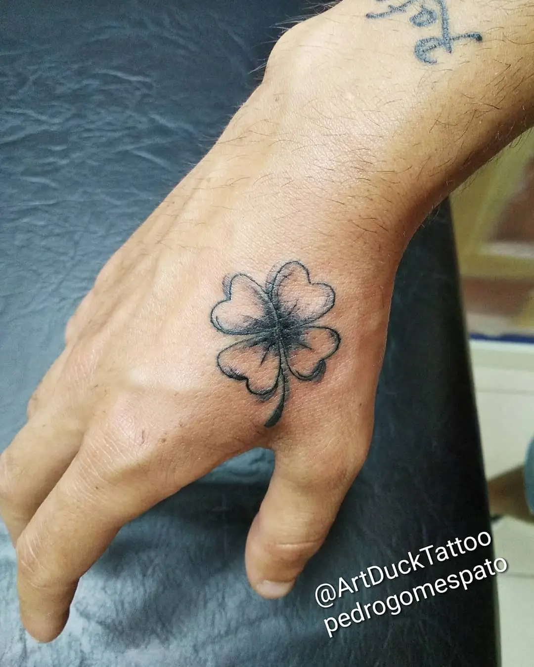 Galerías de Tatuajes Increíbles 18 Art Duck Tattoo 2020.07.28 Four leaf Clover...😉😁🇵🇹 @pedrogomespato artducktattoo tattoo tattoos tat