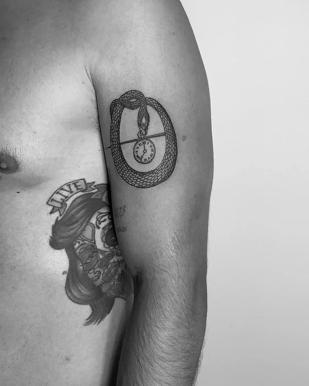 Galerías de Tatuajes Increíbles 52 Artemis 2020.08.03 IZAL 🎶 @robertoargiz .... serpientetattoo relojtattoo izaltattoo ilustraci 1