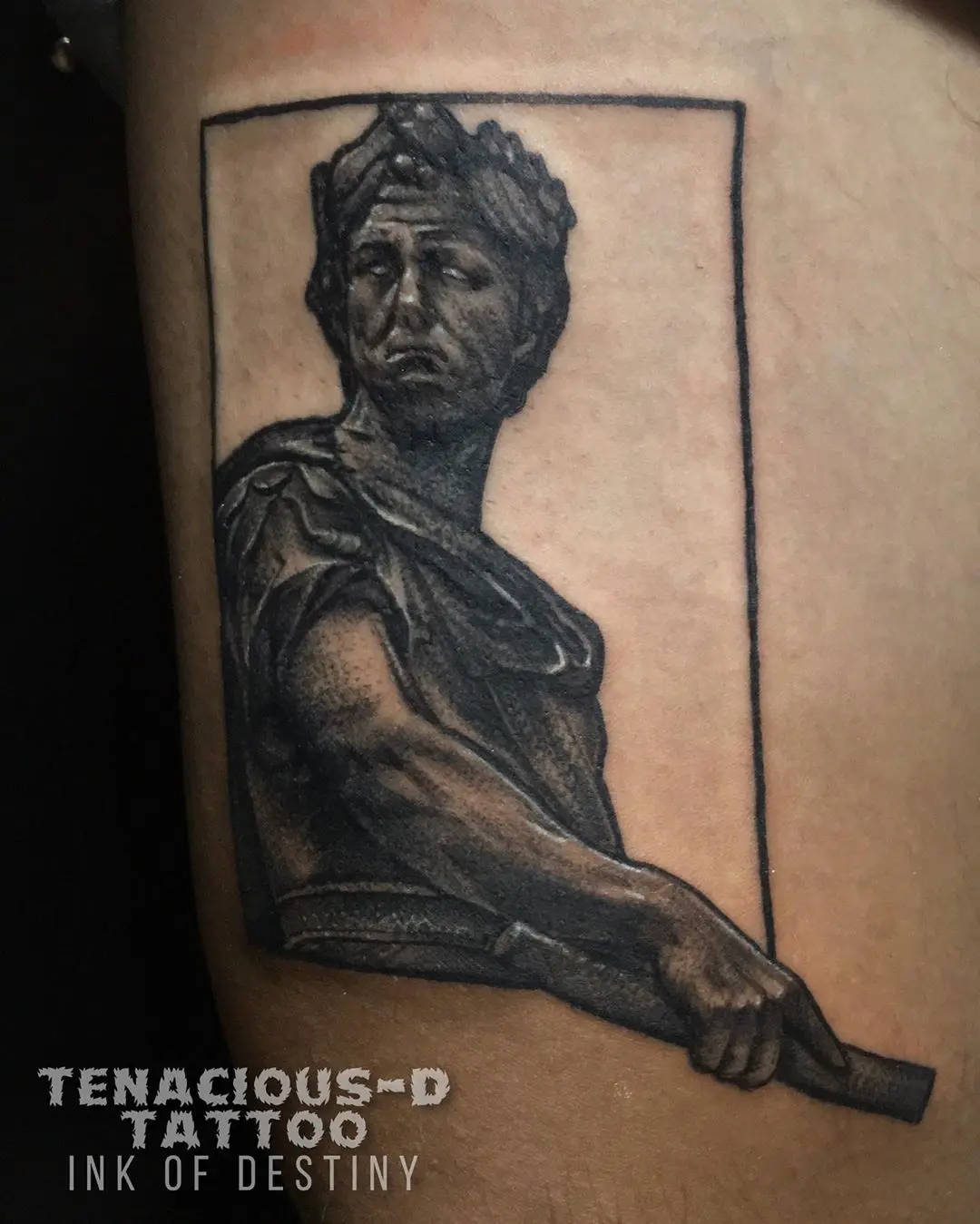 Galerías de Tatuajes Increíbles 24 Benz John Gaviola Dagalea 2020.07.07 ˈɡaːɪ.ʊs ˈjuːlɪ.ʊs ˈkae̯.sar Gaius Julius Caesar tattoo. romantattoo juliu