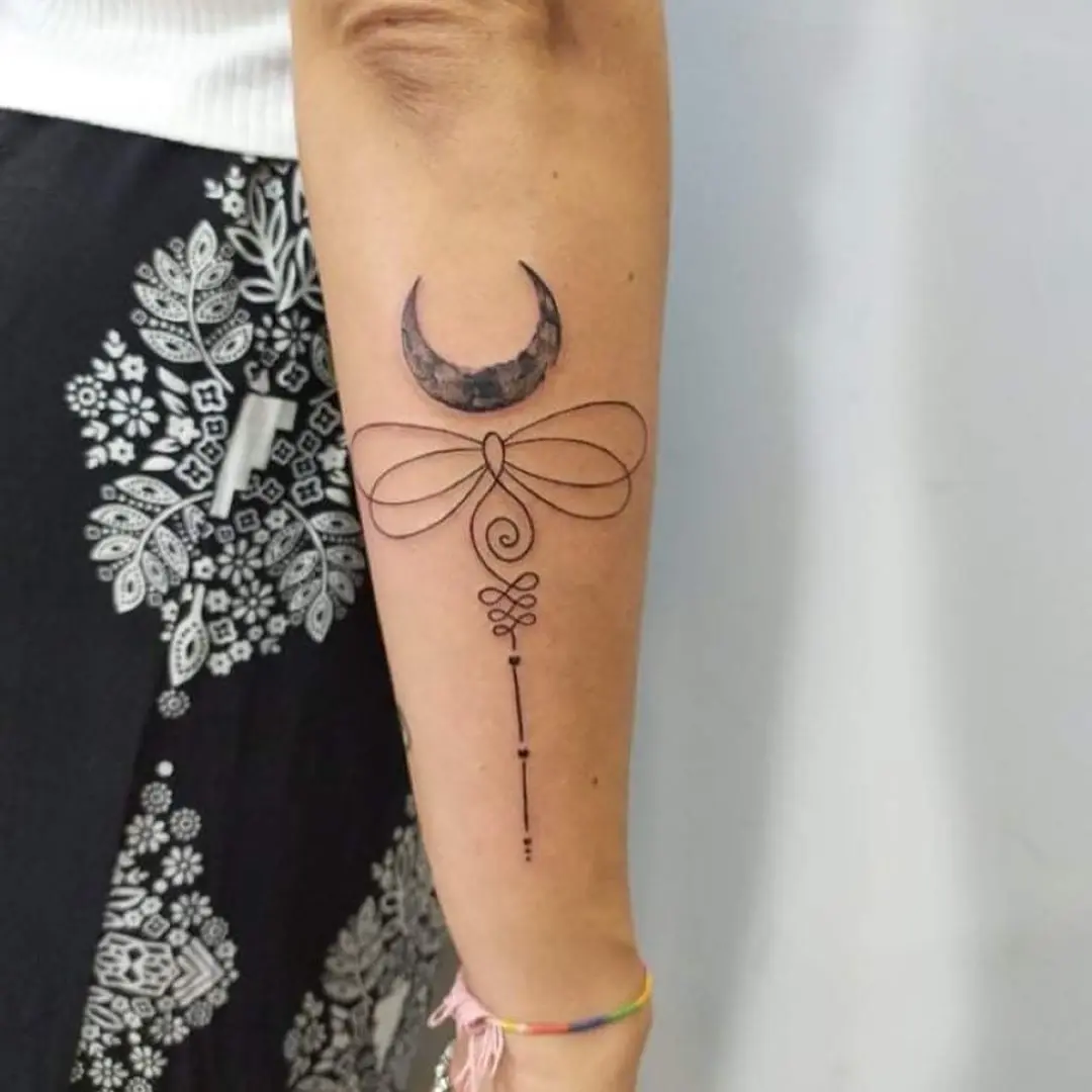 Galerías de Tatuajes Increíbles 15 Chiara Latini 2020.08.07 1 of 2 La Libellula simbolo della trasformazione.... L’Unalome formato dalla Spira