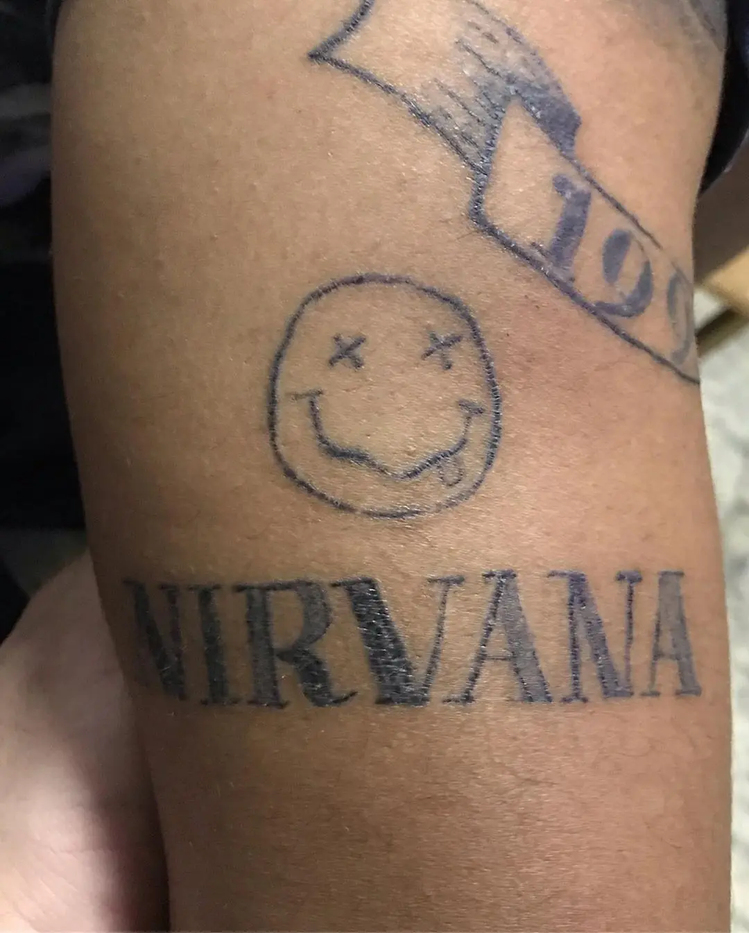 Galerías de Tatuajes Increíbles 72 Eric Moron 2020.08.06 1 of 2 •NIRVANA 1995• Mis primeros dos tatuajes prueba de máquina. Mi amigo @dani 1