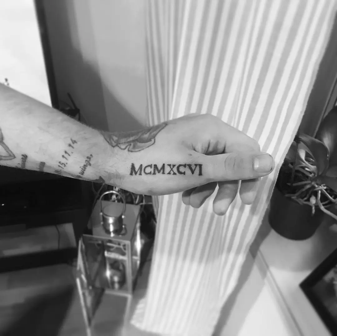 Galerías de Tatuajes Increíbles 38 Flemming Ellingsen 2020.07.30 In case you cant read it it says «1996». • • • • • •tattoo romantattoo 1996