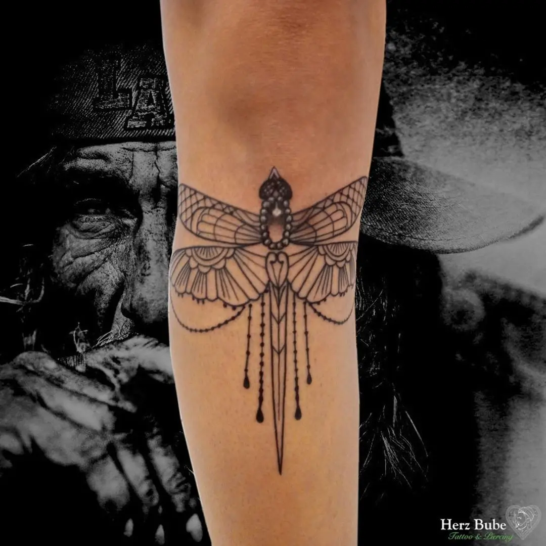 Galerías de Tatuajes Increíbles 32 Herz Bube Steyr 2020.08.08 Dragon fly done by @sekytattoo🖤🖤🖤 . . . herzbubesteyr herzbubelinz herzbu