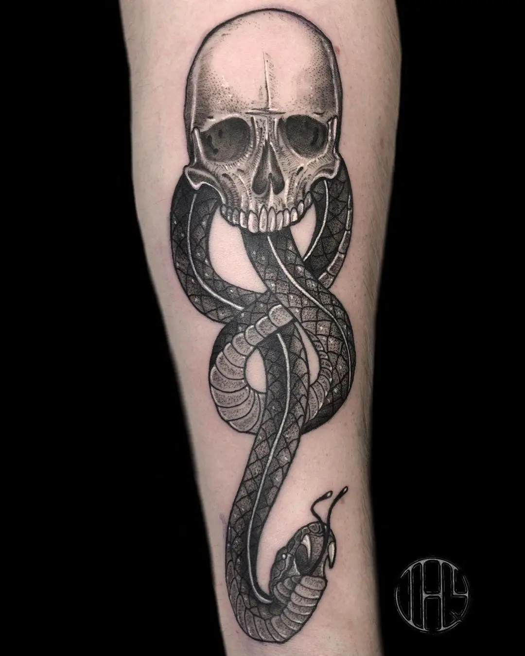 Galerías de Tatuajes Increíbles 55 Jay Quinn 2020.08.01 Got to do my own take on the dark mark 🤘🏼 tattoo tattoos darktattoo dark