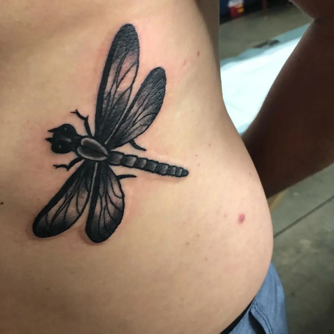 Galerías de Tatuajes Increíbles 38 Julio Pizana 2020.08.09 A dragonfly I did a few weeks back hit me up to set up an appointment 👾. . .