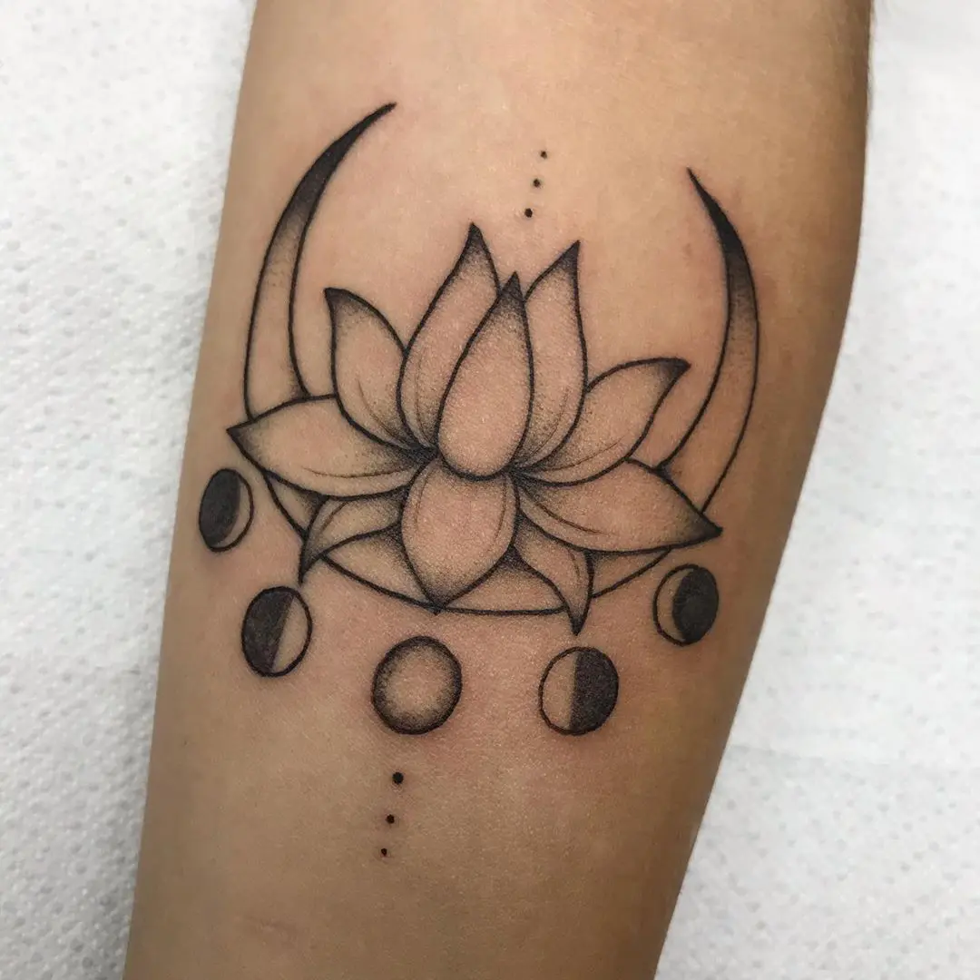 Galerías de Tatuajes Increíbles 9 Laura 🍍 Piñita 2020.08.07 2 of 2 Flor de loto con fases lunares para I. Muchas gracias por la confianza 🖤 Desliz 1
