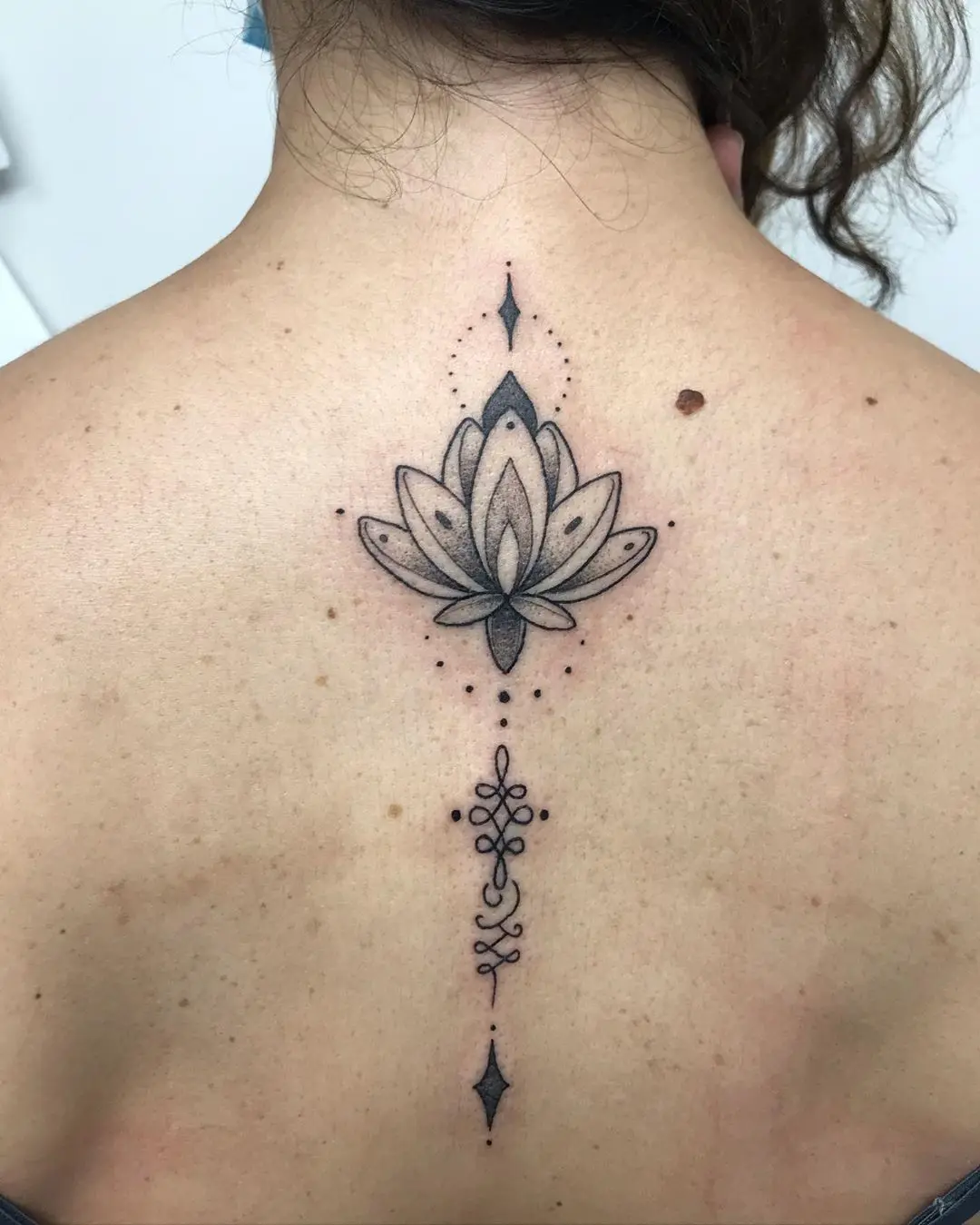 Galerías de Tatuajes Increíbles 11 Laura 🍍 Piñita 2020.08.08 2 of 2 Flor de loto ornamental para A. Muchas gracias por confiarme tu primer tatuaje � 1
