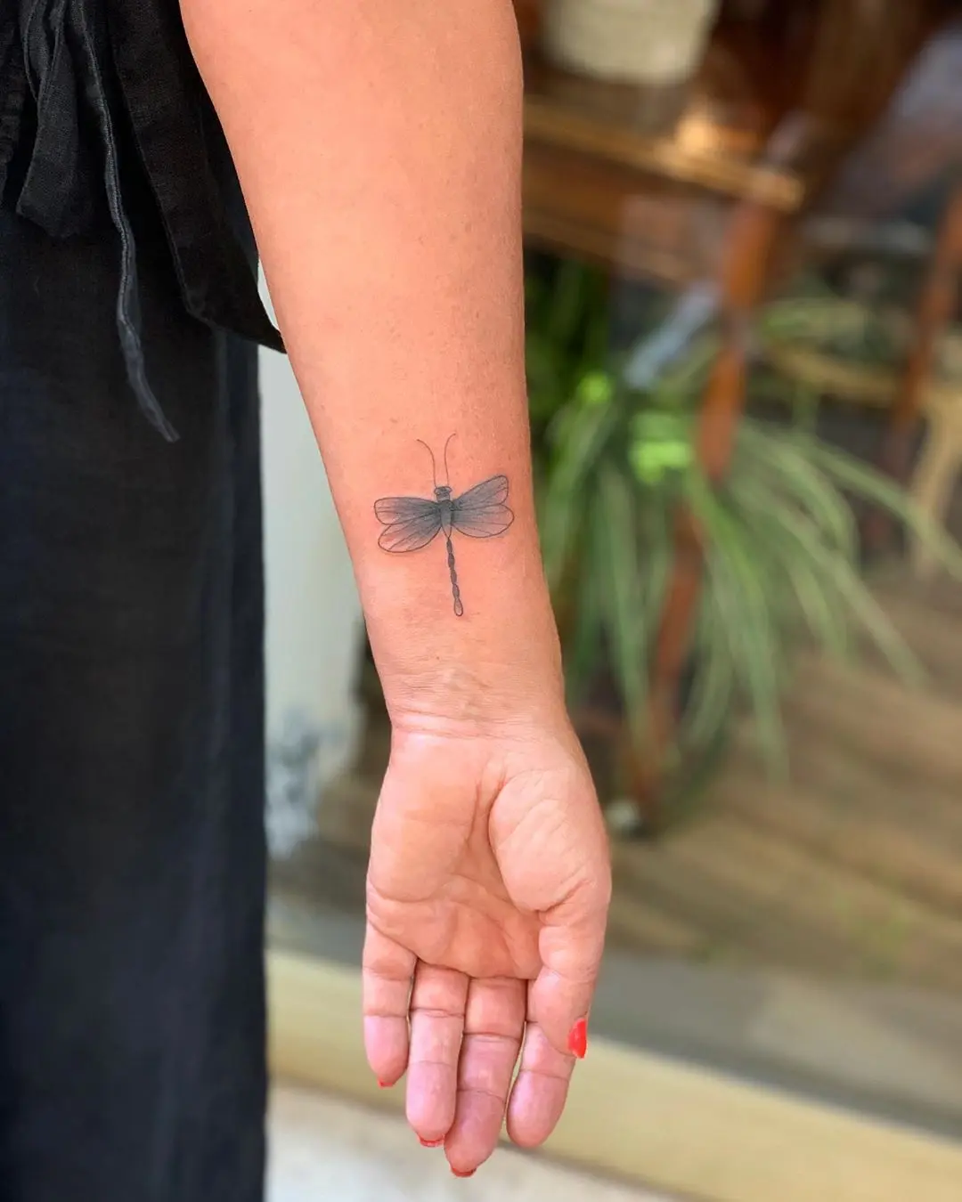 Galerías de Tatuajes Increíbles 45 Laure C 🌸 Fleurs D’encre 2020.08.08 Petite libellule 🦋 Merci à ma cliente pour sa confiance pour son premier tattoo