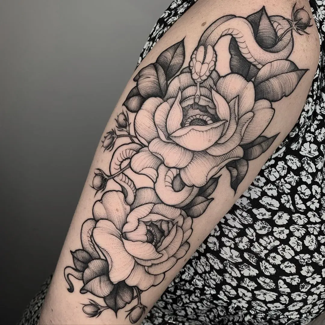 Galerías de Tatuajes Increíbles 4 TattooArtist💣🚲 Poland 2020.08.01 Flowers again 🖤 @machinarium tattoo @neba.pl flowers flowerstattoo floral