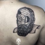 lineal tattoo