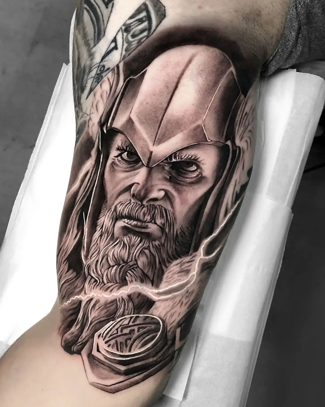 Galerías de Tatuajes Increíbles 106 Zalve Tattoo 2020.08.09 ⚡️⚡️ODÍN⚡️⚡️Es el rey de los dioses nórdicos y capitán del ejército de los solda