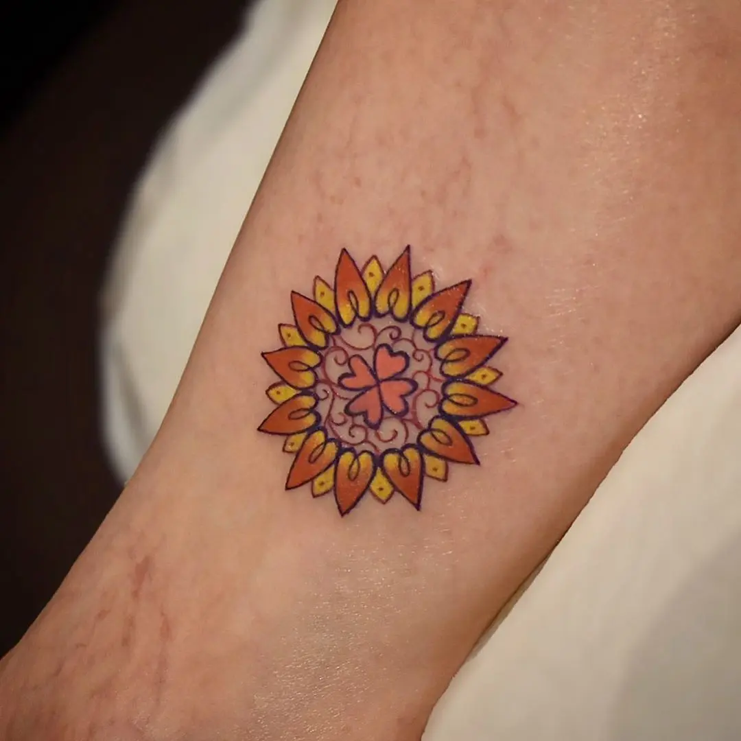 Galerías de Tatuajes Increíbles 19 ayaka 2020.07.24 ☘2020.5🌻 sunflower sunflowertattoo sunflowertattoos clovertattoo clovertat