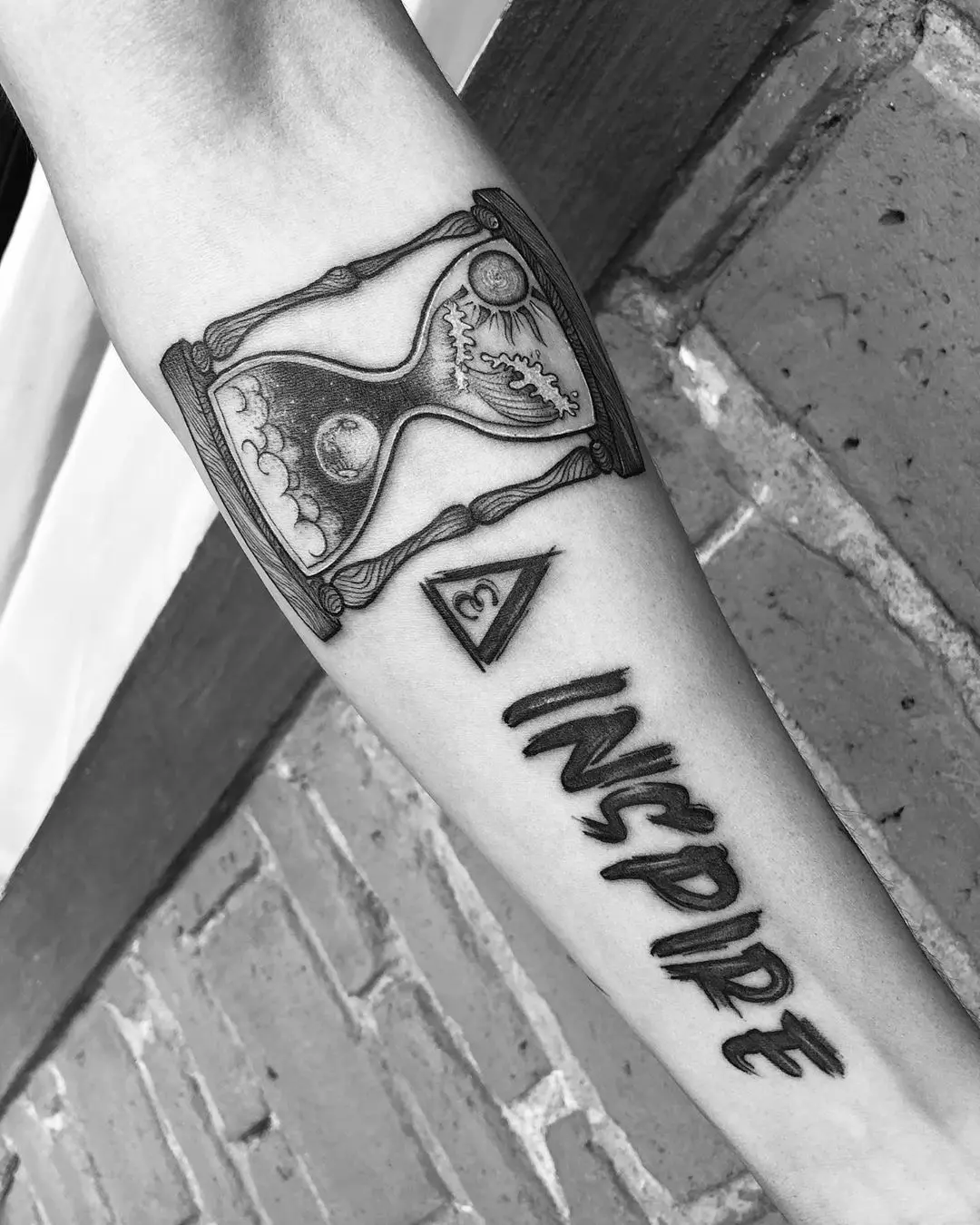 Galerías de Tatuajes Increíbles 31 • A l e F a r r e r a • 2020.07.08 2 of 2 Para Victor ⏳. Gracias por seguir confitandome tu piel. . . . sandclocktattoo