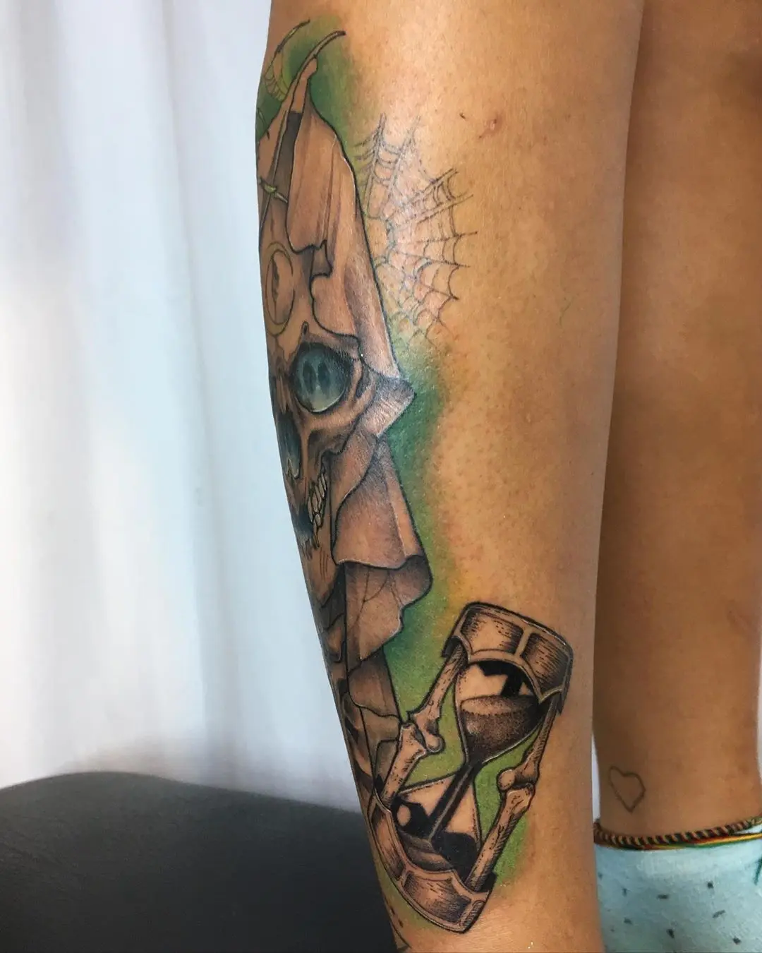 Galerías de Tatuajes Increíbles 33 ⚜️Carlos Tb Tattoo ⚜️ 2020.06.23 3 of 4 💀La Parca💀 Todos morimos pero no todos vivimos Pieza terminada para Dani @e