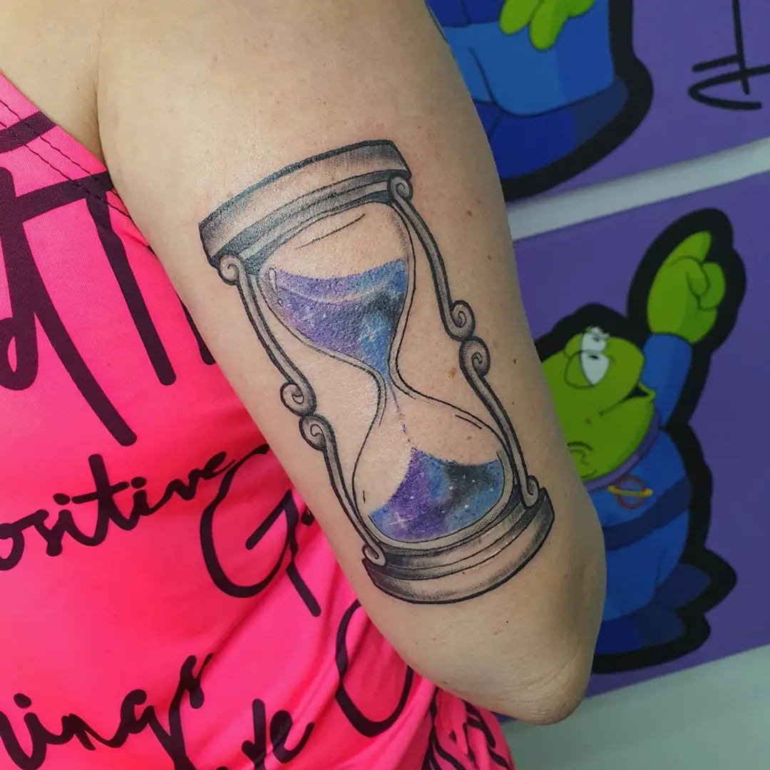 Galerías de Tatuajes Increíbles 36 Alex hernandez tattoo artist 2020.07.25 Hourglass ⏳ hourglasstattoos sandclocktattoo scripttattoo linetattoos ink