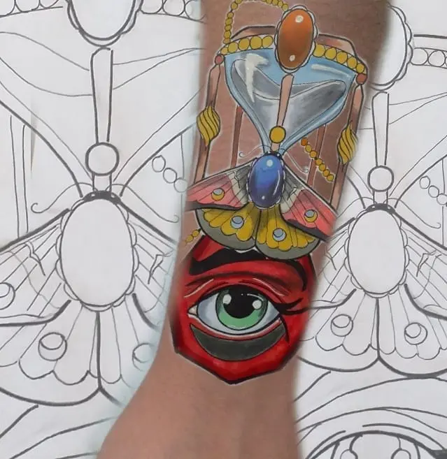 Galerías de Tatuajes Increíbles 45 Cosmic web tattoo 2020.07.30 1 of 3 🇬🇹Ojo polilla y reloj de arena moth and sand clock design neotraditionaleye