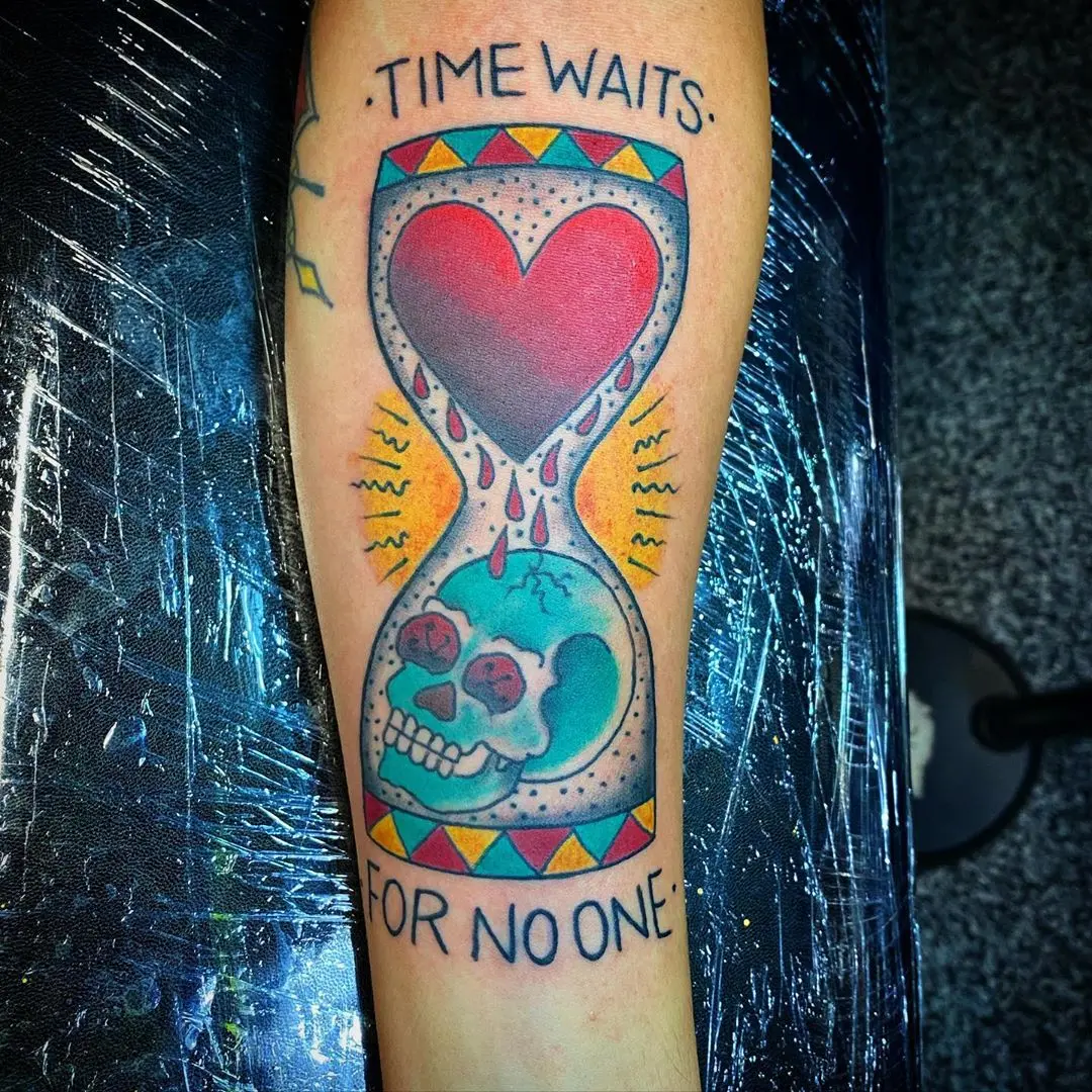 Galerías de Tatuajes Increíbles 91 Rikardo 🇸🇻🐉🐒 2020.08.29 Time waits for no one American traditional piece I did the other day I really