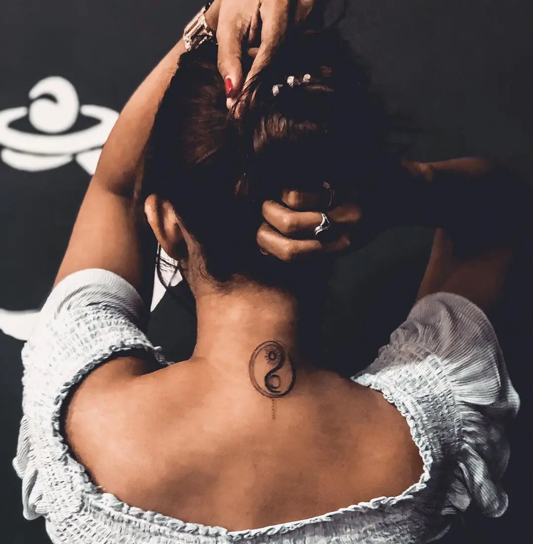 Galerías de Tatuajes Increíbles 55 Sajee M Seneviratne 2020.08.31 I am the root that grow in the dark ⚪️ you are the leaves bathing in the sun ⚫️