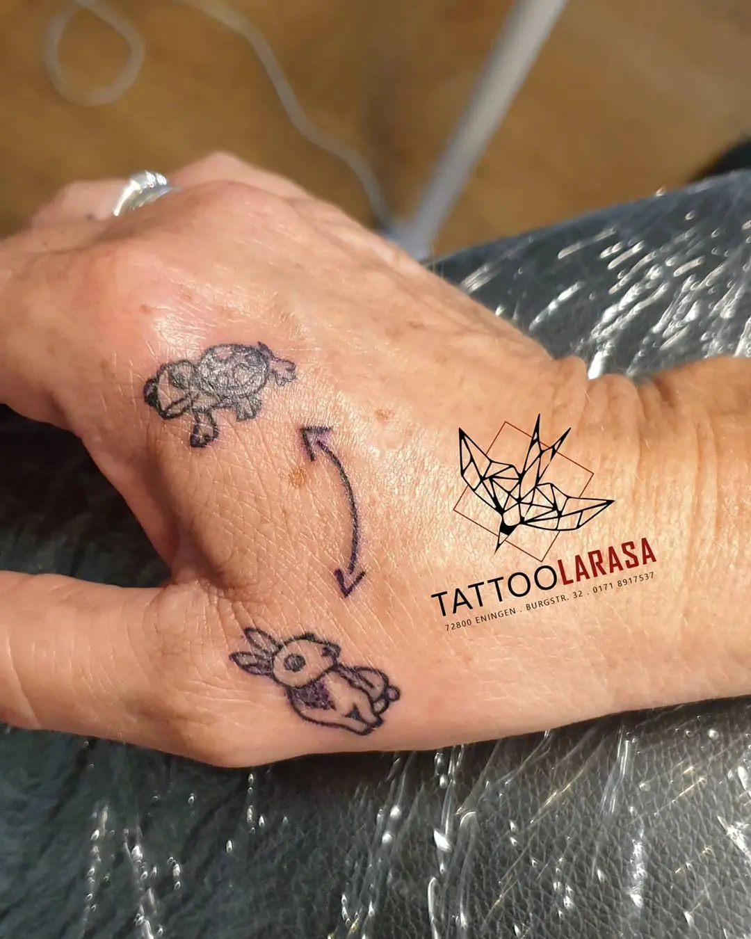 Galerías de Tatuajes Increíbles 78 Tattoolarasa 2020.09.10 Mal wieder etwas sehr kleines...ich liebe Fitzelkram 🥰 tattoolarasa minit