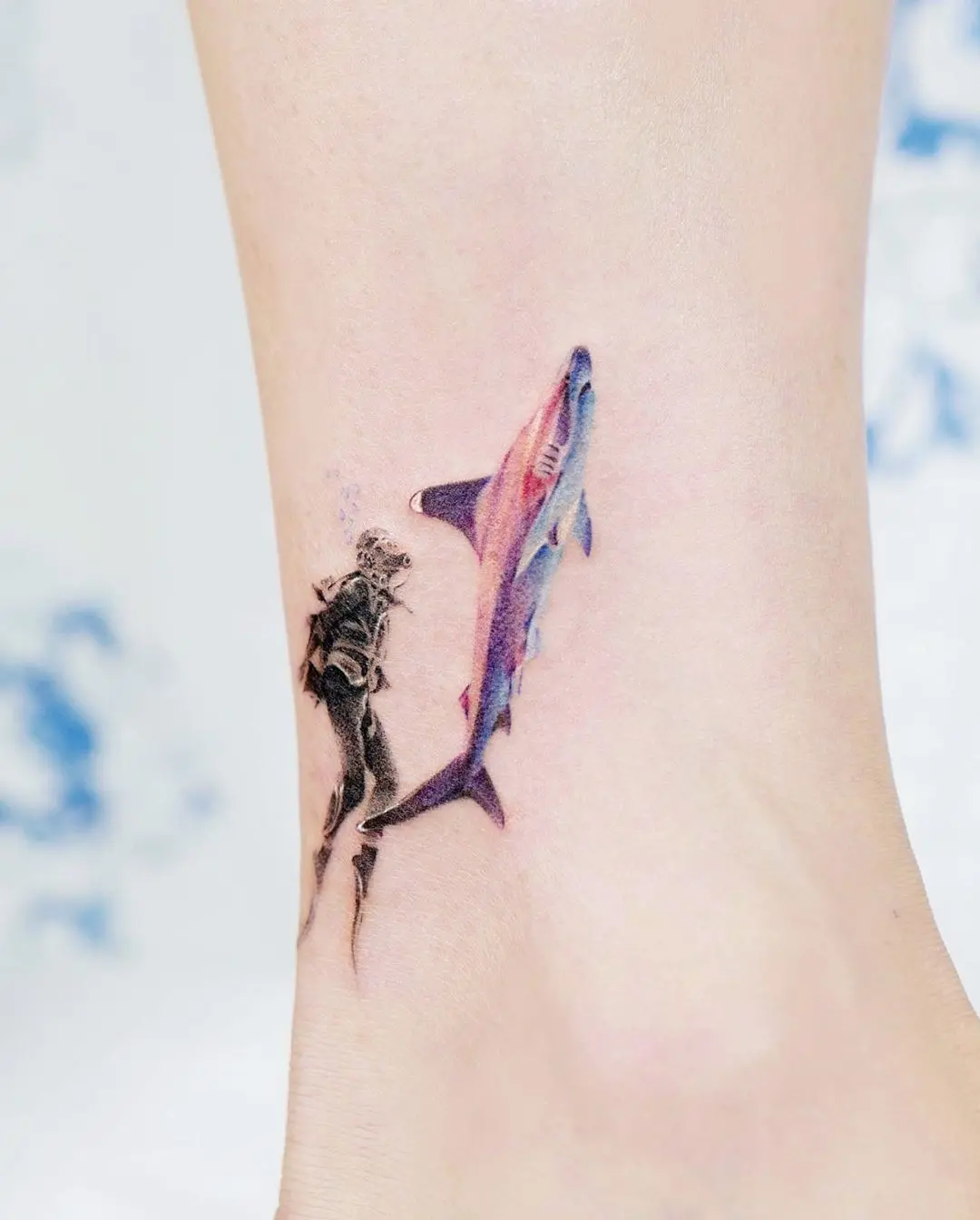 Galerías de Tatuajes Increíbles 17 STUDIOBYSOL tilda 2020.10.10 1 of 2 Diver Shark🦈💜💙