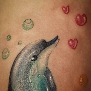 55 Tatuajes de Delfines Asombrosos 23 Tatuajes de Delfines