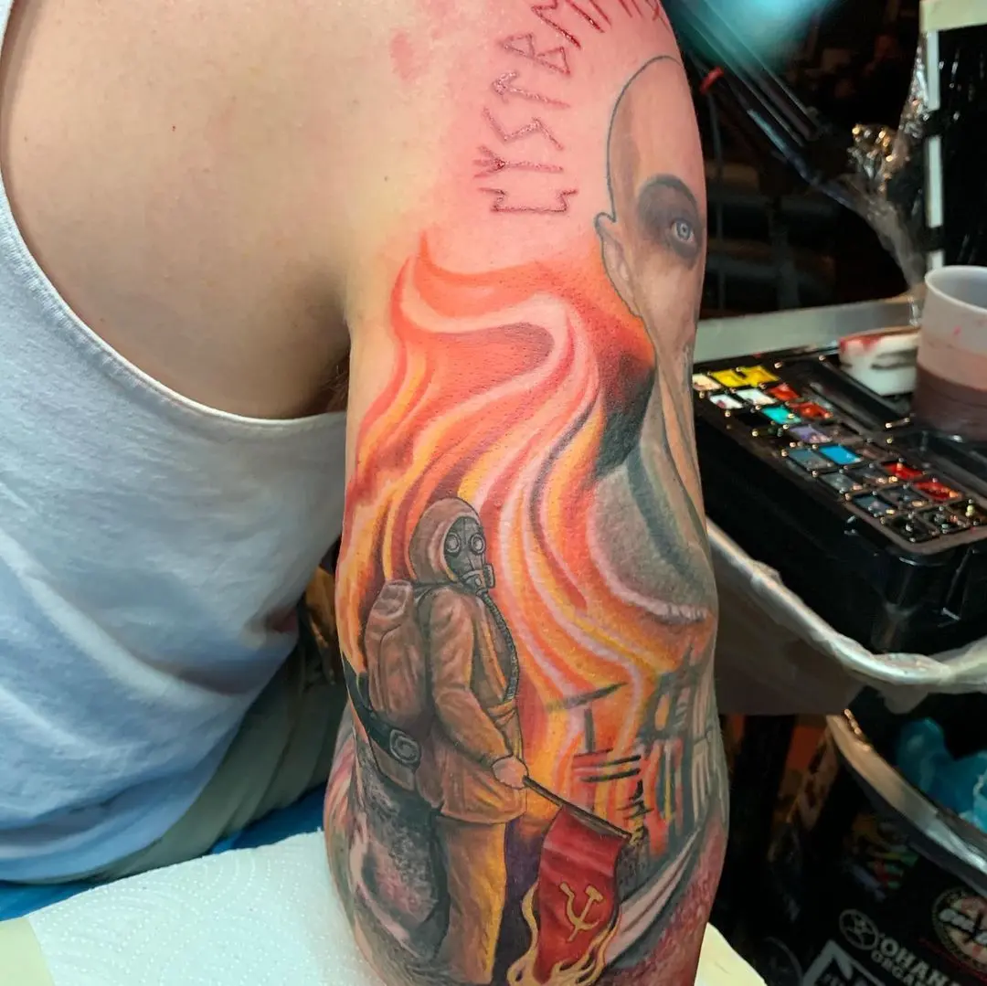 Galerías de Tatuajes Increíbles 9 2020.12.11 2 of 3 🖤🖤🖤 Check out Hals Freehand additions to Zacks dope post apocalyptic slee