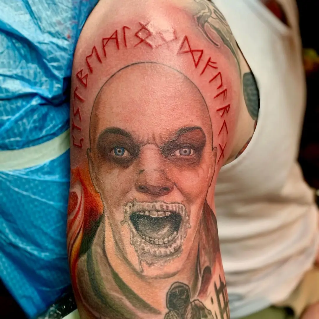 Galerías de Tatuajes Increíbles 10 2020.12.11 3 of 3 🖤🖤🖤 Check out Hals Freehand additions to Zacks dope post apocalyptic slee