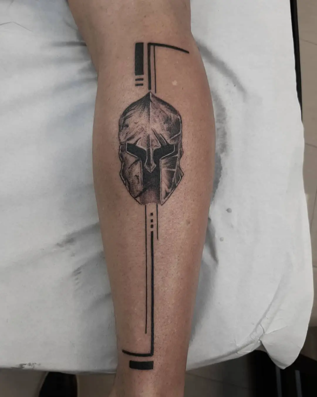 Galerías de Tatuajes Increíbles 19 Chico Tattoo 2020.12.10 Casco espartano para todo un guerrero 💪🏼 . . . . . . . . . . . . . . tattoo