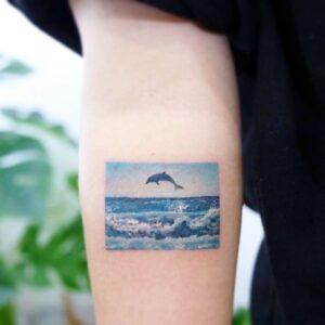 55 Tatuajes de Delfines Asombrosos 14 tatuaje delfín