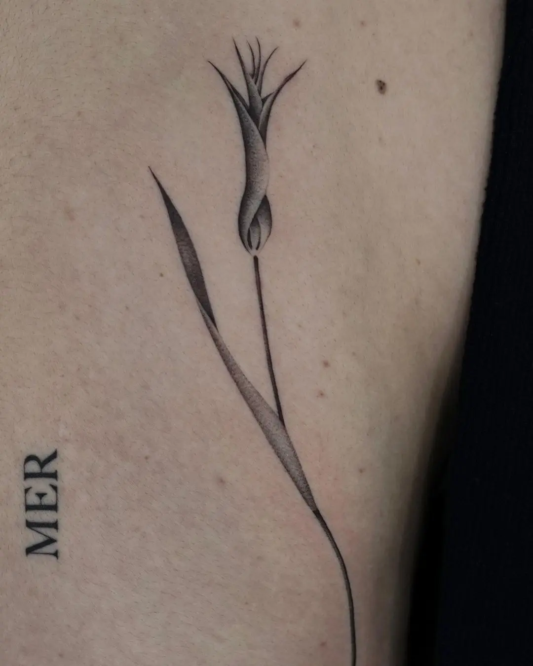 Galerías de Tatuajes Increíbles 6 희🌷 2021.01.29 4 of 5 뾰족 튤립 at @comeitsallokay 2월 예약 받습니다.