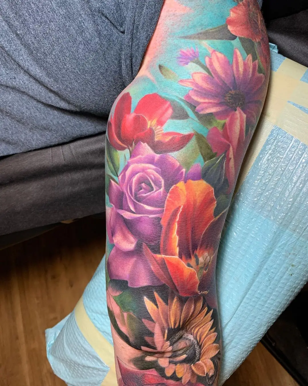 Galerías de Tatuajes Increíbles 16 Ashleigh ☕️🐶🐢🍁🌸 2021.01.27 1 of 3 👀peeps at a sleeve in progress... some healed some fresh... . . . . apfarr ap