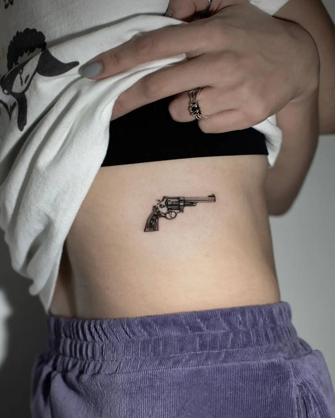 Galerías de Tatuajes Increíbles 5 𝐘.𝐆. 𝐲𝐨𝐮𝐧𝐠𝐠𝐢 𝐉𝐨 2021.02.02 Healed shot of ‘Pistol Feb Booking Open