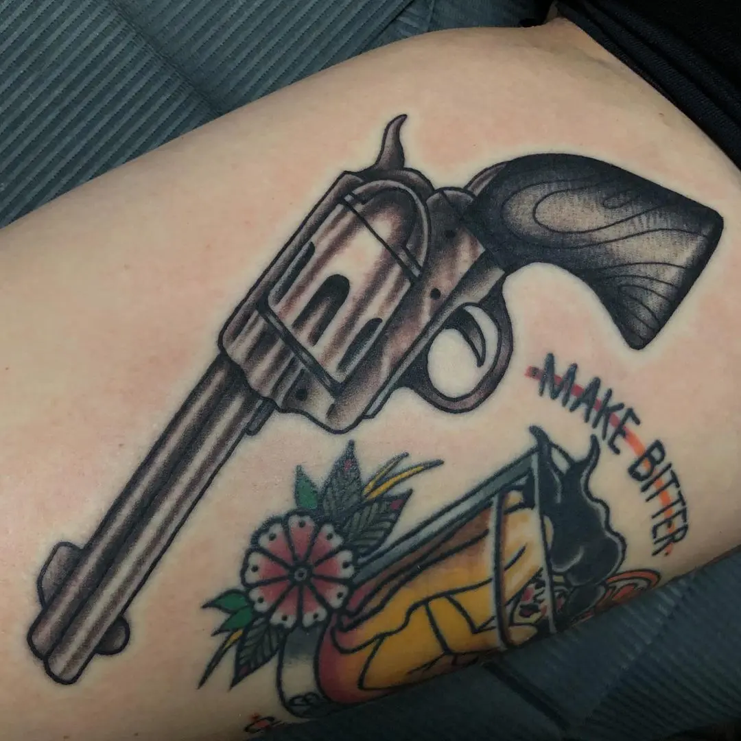 Galerías de Tatuajes Increíbles 7 𝕷𝖊𝖊 𝕸𝖎𝖑𝖊𝖘 𝕯𝖊𝕷𝖆𝖁𝖊𝖗𝖌𝖓𝖊 🇺🇸 2021.01.18 She keeps that thang on er arazonaicetea pistol pistoltattoo nra blackan