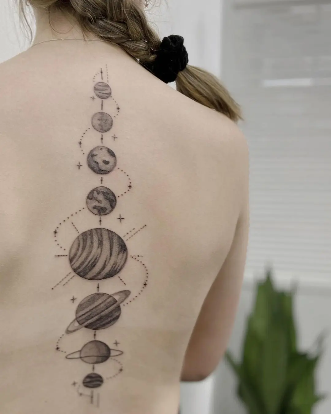 Incredible Tattoo Galleries 20 Eli Zhang 2021.02.04 Spine planet 🪐 anymore spine lover 🤚 . . . spinetattoo peppershading fineli