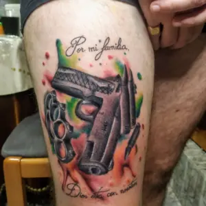 67 Tatuajes de Pistolas Intimidantes 68 tatuajes de pistolas