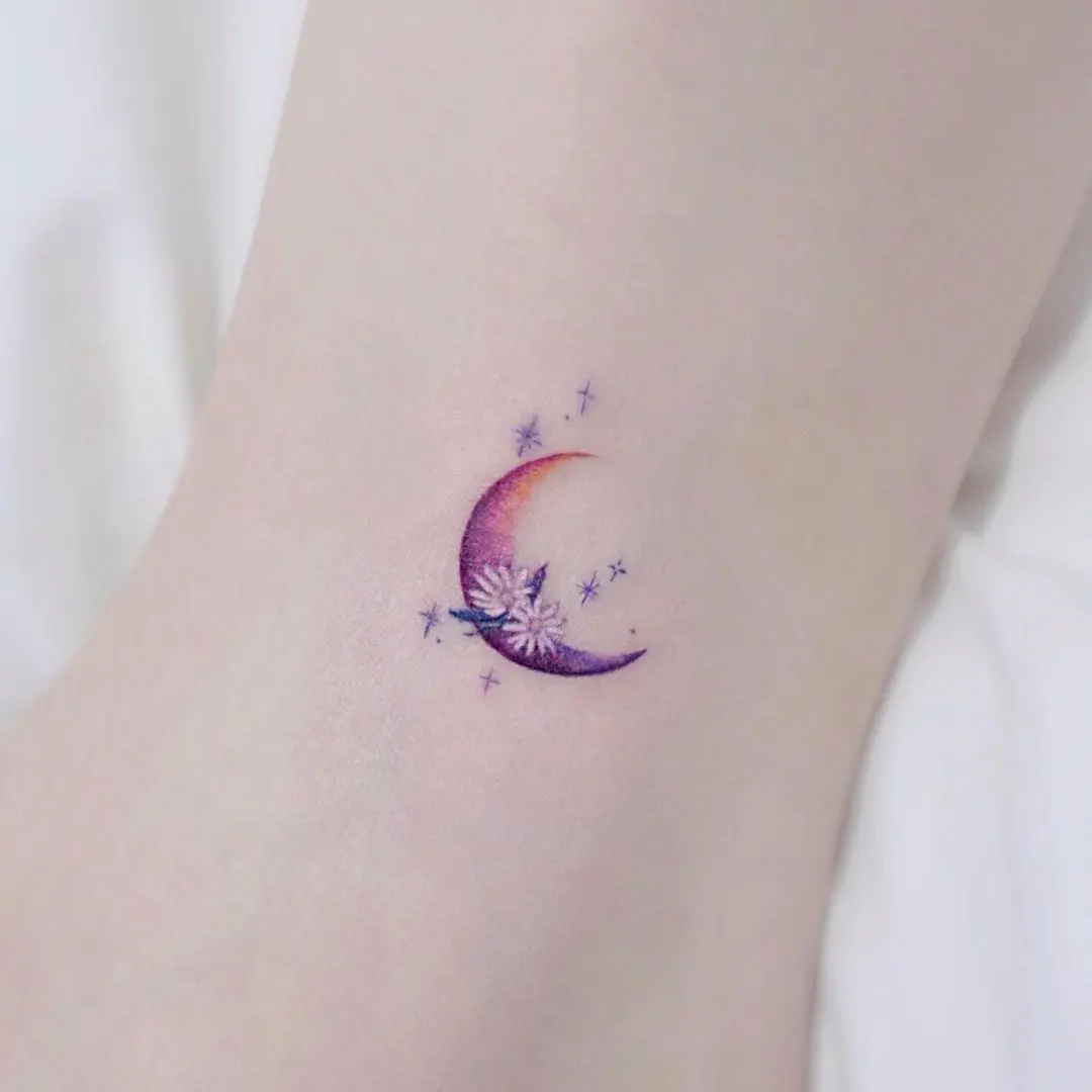Galerías de Tatuajes Increíbles 4 하임☽ 드로잉타투 컬러타투 꽃타투 2019.12.08 1 of 3 하늘색감 달과 데이지꽃✨💗 12월 1월 예약 진행중입니다 @heim tattoo